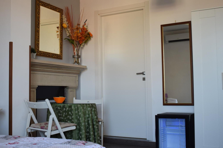 Bedroom 5, B&B Lost In Rome, Rome