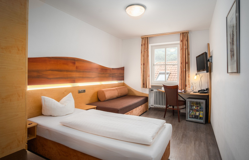 Bedroom 4, Hotel Passauer Wolf, Passau