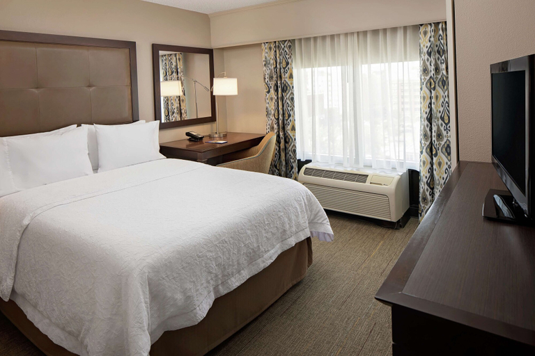 Bedroom 3, Hampton Inn Louisville Downtown, Jefferson
