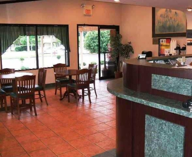 Food & Drinks 5, A Victory Inn - Roseville, Macomb