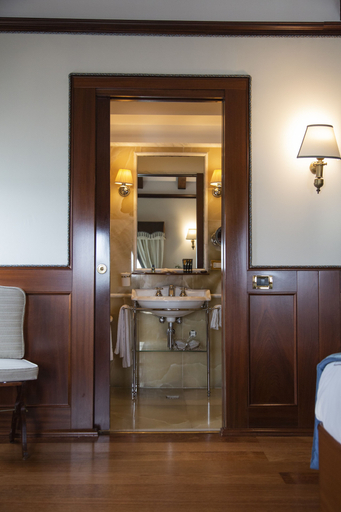 Bathroom 5, Hotel Bucintoro, Venezia