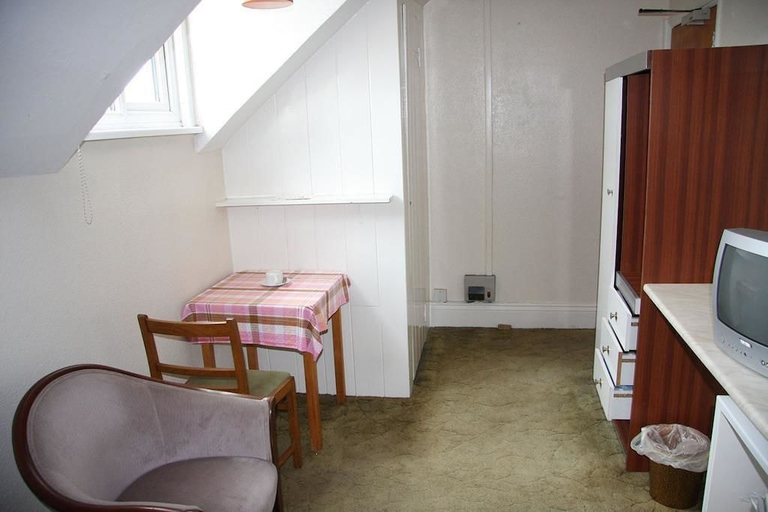 Bedroom 3, Dove Court Mini Lodge, South Gloucestershire