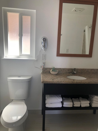 Bathroom 4, Rodeway Inn at Morro Bay, San Luis Obispo