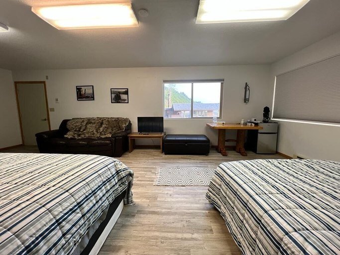 Bedroom 2, King Halibut Lodge, Kenai Peninsula