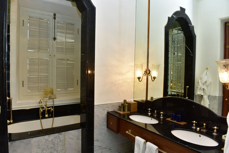 Bathroom 5, Taj Falaknuma Palace, Hyderabad