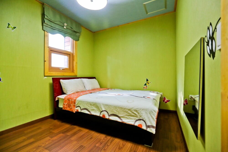 Bedroom 2, Sambatgol Pension, Pocheon