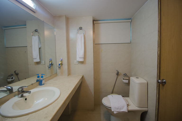 Bathroom 4, Rafflesia Serviced Apartments, Dhaka