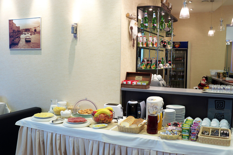 Food & Drinks 5, 9 Owls Hotel, Sankt-Peterburg gorsovet