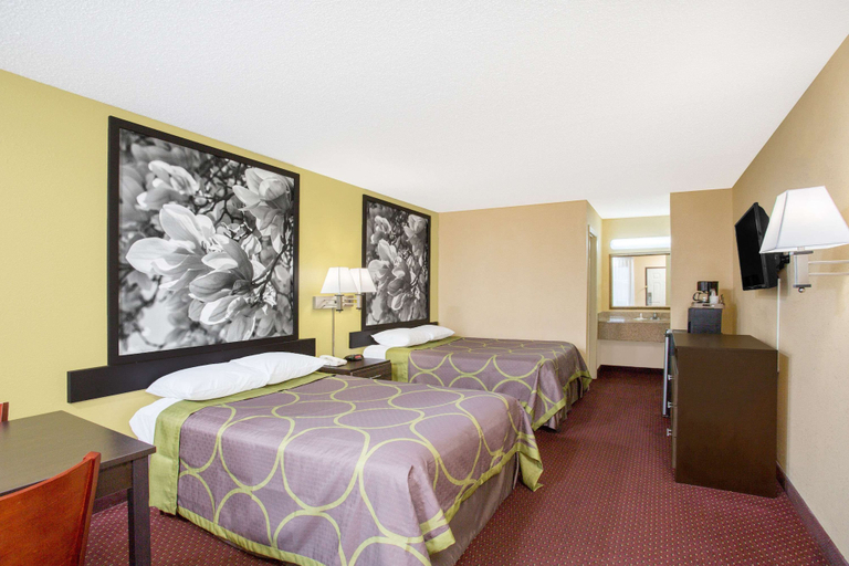 Bedroom 2, Super 8 by Wyndham Sumter, Sumter