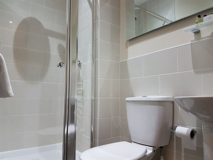Bathroom 4, The Lion Hotel, Staffordshire