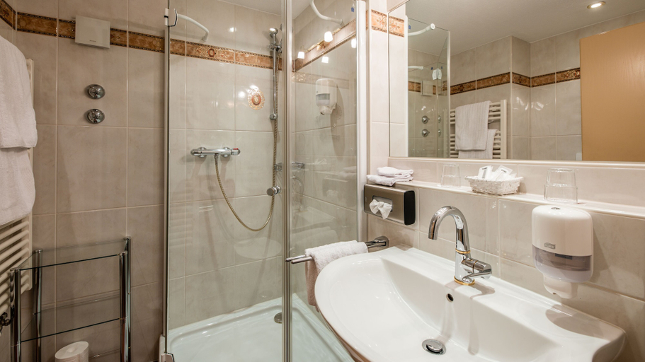 Bathroom 5, Alpenhotel Fischer - Adults Only, Berchtesgadener Land