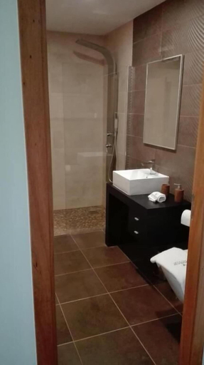 Bathroom 4, Dobau Village, Vieira do Minho