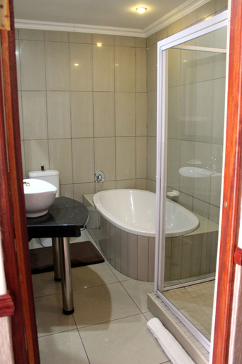 Bathroom 5, Prinshof Manor Guesthouse, City of Tshwane