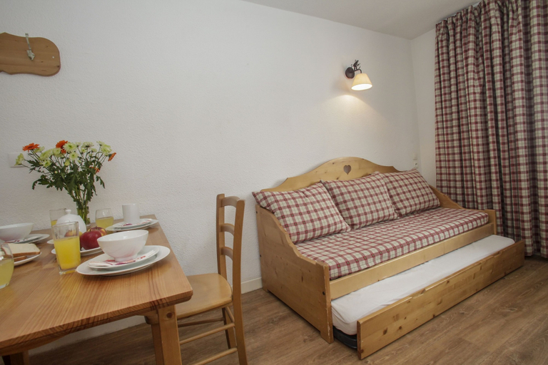 Bedroom 2, Résidence le Rond Point des Pistes, Savoie