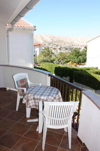 Others 4, Apartment VIZ, Pag