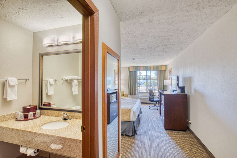 Bathroom 5, Best Western Green Valley Inn, Pima