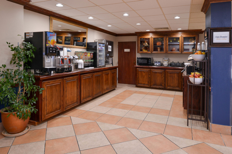 Food & Drinks 5, New Victorian Inn & Suites, Douglas