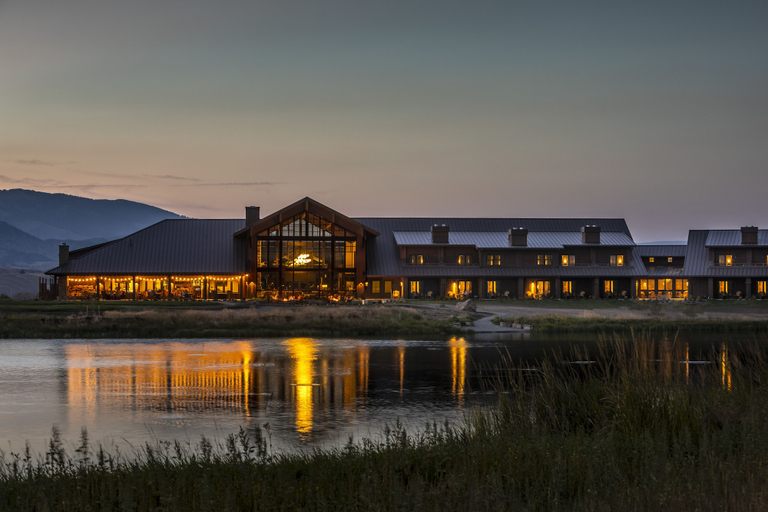 Exterior & Views