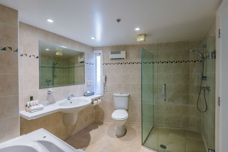 Bathroom 5, Chateau on the Park - Christchurch, a DoubleTree by Hilton, Christchurch