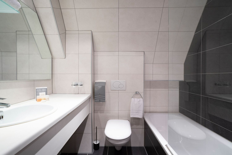 Bathroom 4, Grand Hotel Beatrix, Den Helder