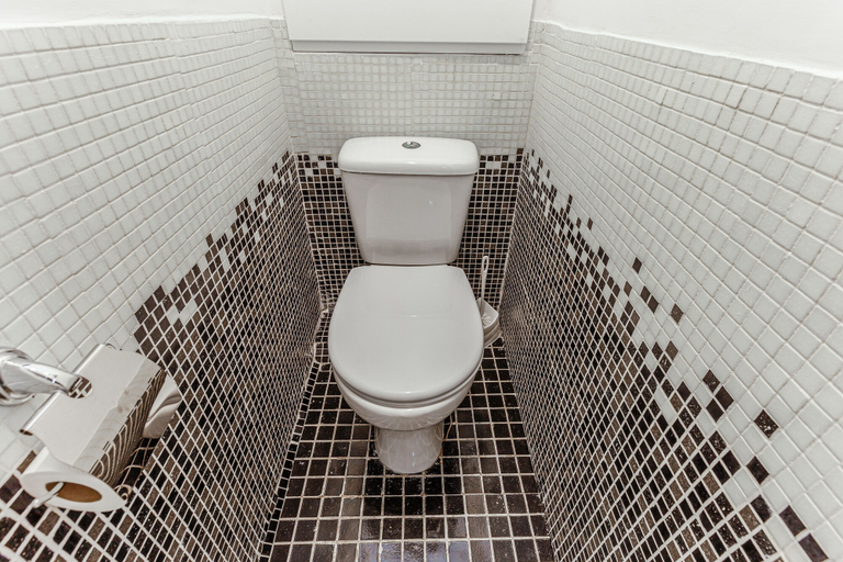 Bathroom 2, Inndays Apartment on Yasenevo, South-Western