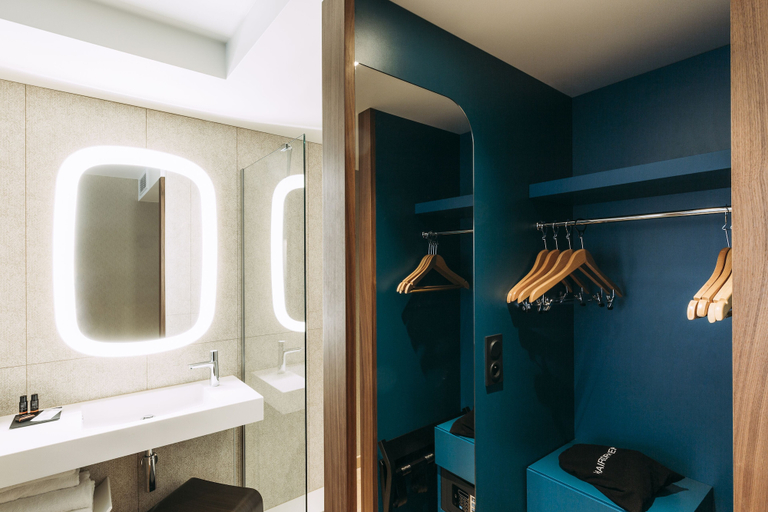 Bathroom 5, Hotel Oceania Paris Porte de Versailles, Paris