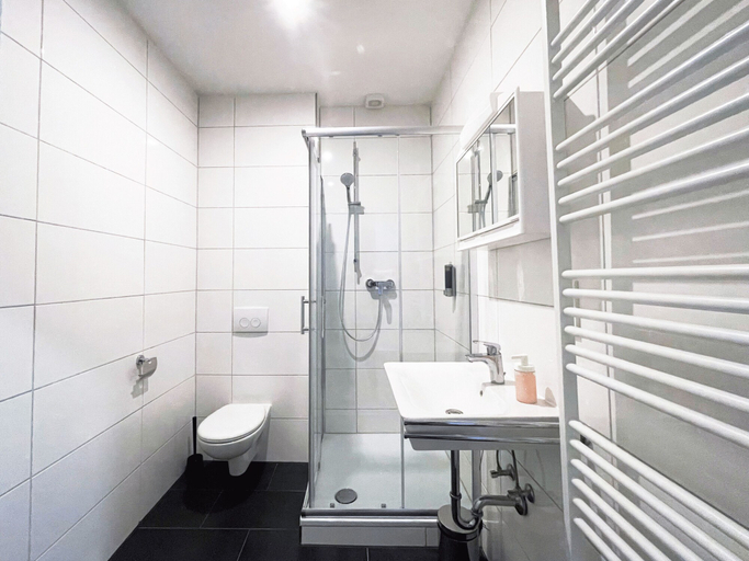 Bathroom 4, Hochwertige Studios für Monteure, Diepholz