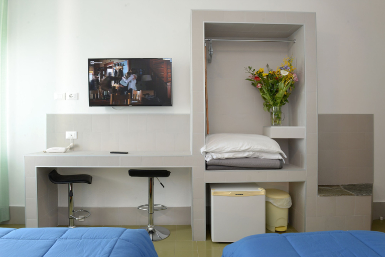 Bedroom 3, Hotel Puntabella, Savona