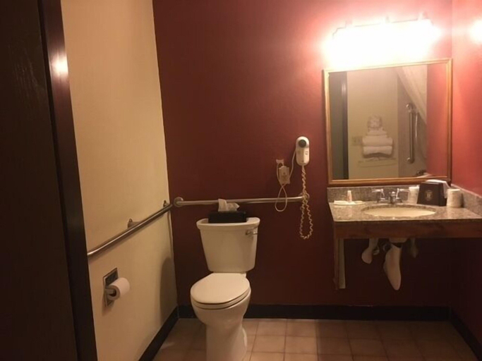 Bathroom 4, Super 8 by Wyndham New Castle, Lawrence