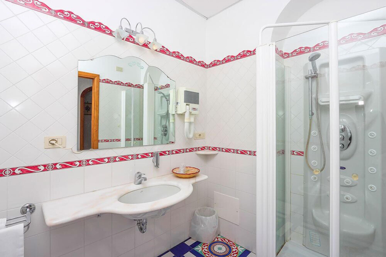 Bathroom 3, Hotel Smeraldo, Salerno