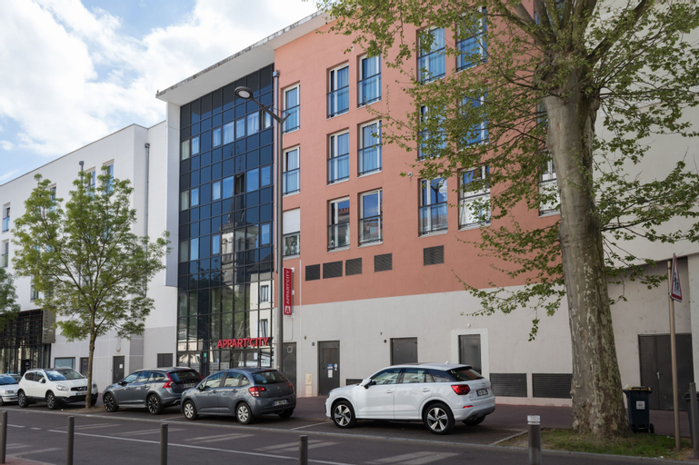 Exterior & Views 19