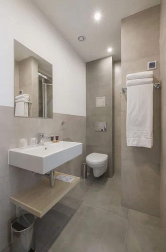 Bathroom 4, Hotel Reytan, Warsaw