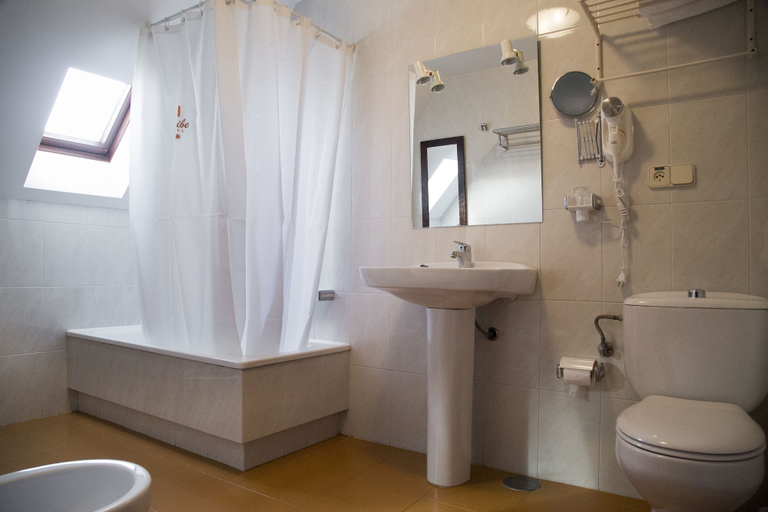 Bathroom 5, Caribe Sanxenxo, Pontevedra