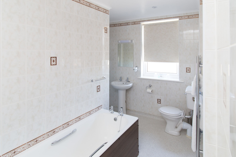 Bathroom 4, Imperial Hotel, Norfolk
