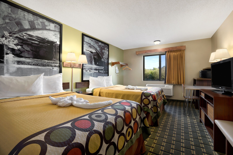Bedroom 3, Super 8 by Wyndham Russellville, Pope