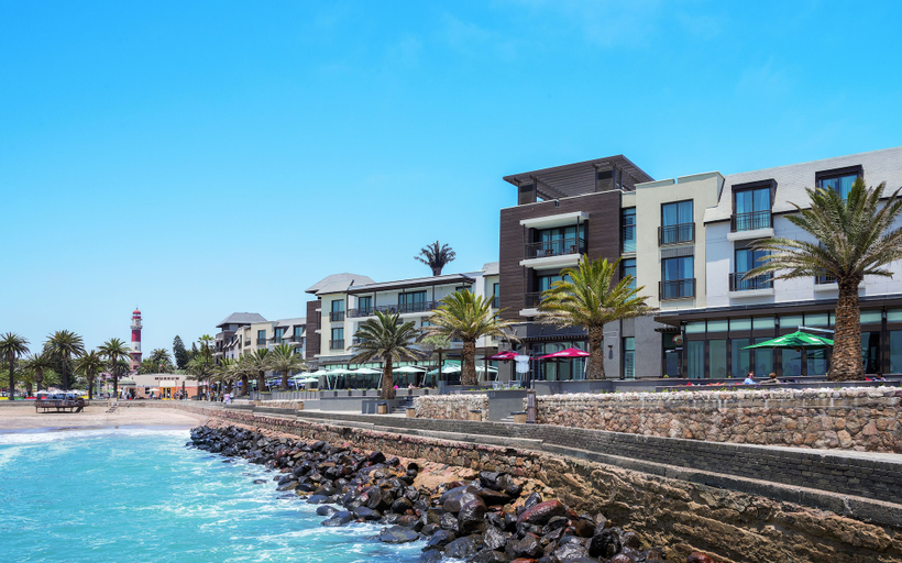 Exterior & Views