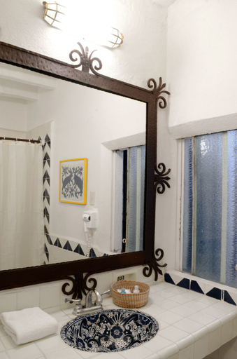Bathroom 4, Hotel Los Arcos, Taxco de Alarcón