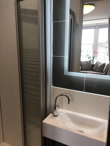 Bathroom 5, Sheridan Guest House, Edinburgh