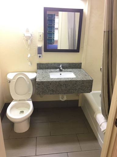 Bathroom 5, American Inn Punta Gorda, Charlotte
