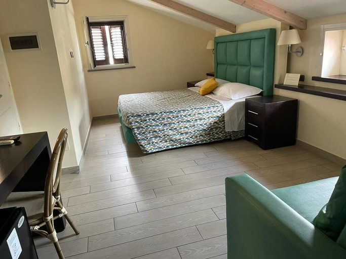 Bedroom 5, Blurooms, Napoli