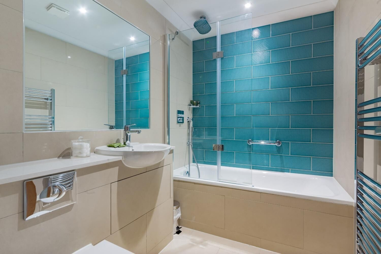 Bathroom 3, The Eaton Oak, Cambridgeshire