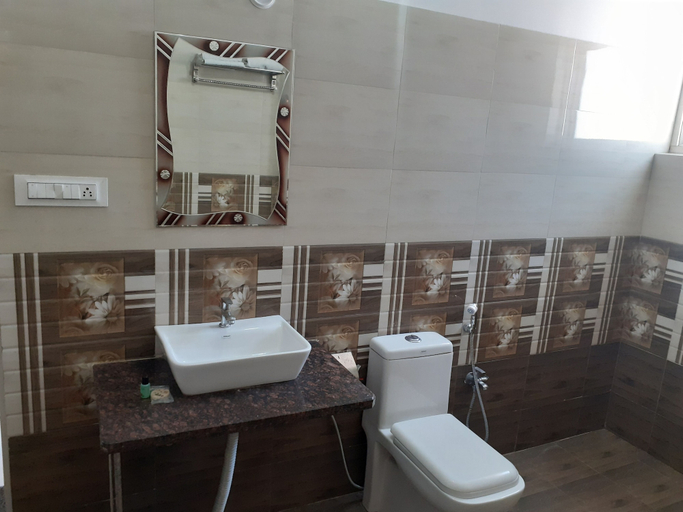 Bathroom 3, Hotel Shiv Palace, Jaipur