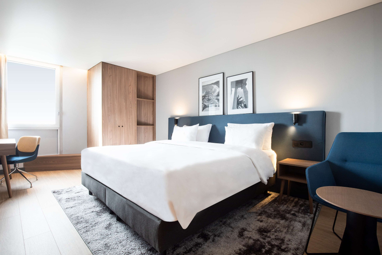 Bedroom 3, Radisson Hotel Nice Airport, Alpes-Maritimes