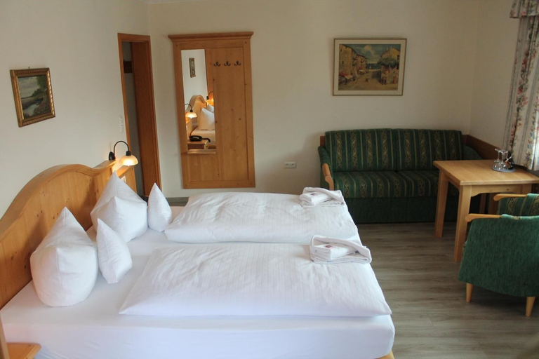 Bedroom 3, Hotel Bellevue, Miesbach