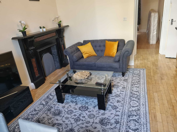 Others 5, Spacious Centrally Located One Bed, London