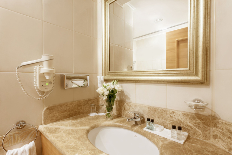 Bathroom 3, Hotel Milan, Southern