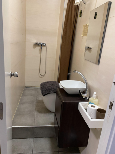 Bathroom 5, Hostal Sant Antoni, Barcelona