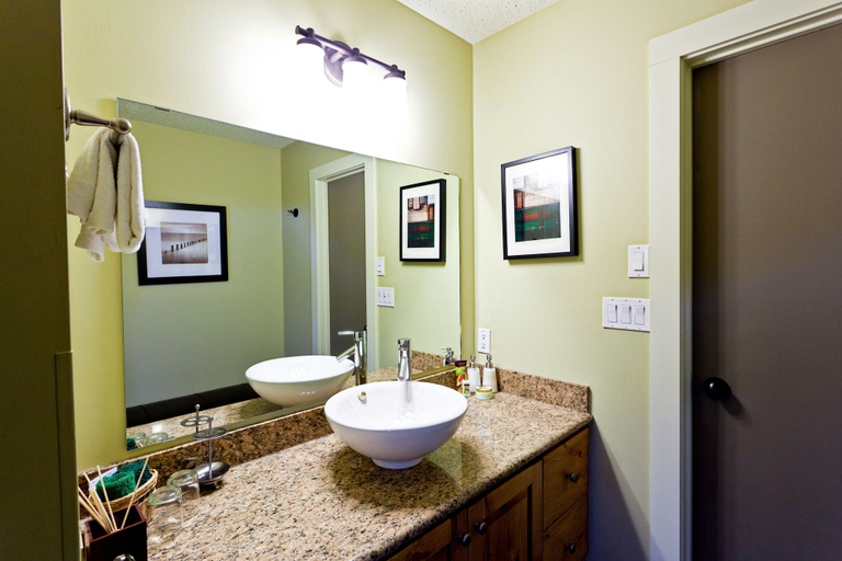 Bathroom 4, Red Tree Lodge, East Kootenay