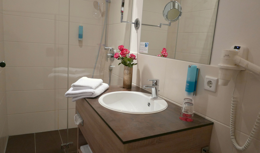 Bathroom 5, Business Class Hotel Ebersberg, Ebersberg
