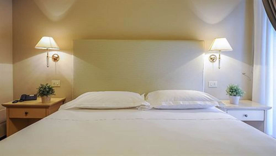 Bedroom 4, Hotel Torino, Parma